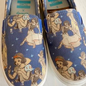 TOMS Disney Snow White slip on